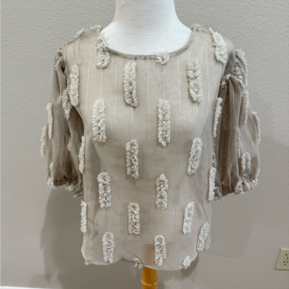 New Yuni Los Angeles Tan Sheer Puff Short Sleeve Top 3D Plush Accents Sz S